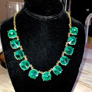 Faceted green droplets necklace